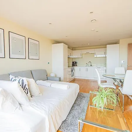 Apartment Charming Flat With Balcony Near Tower Bridge