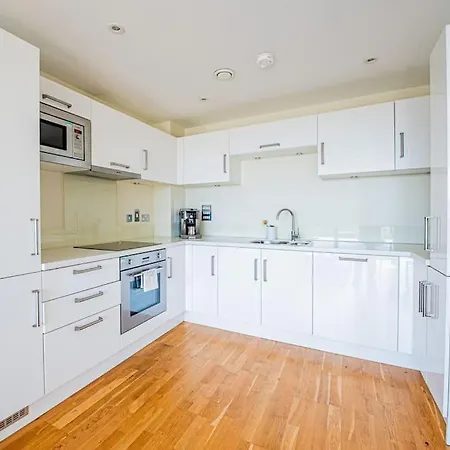 Charming Flat With Balcony Near Tower Bridge * London