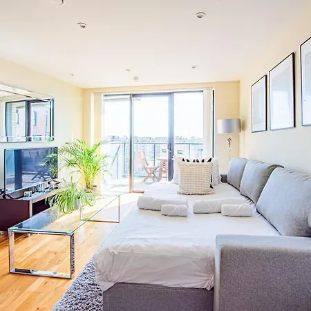 Apartment Charming Flat With Balcony Near Tower Bridge London