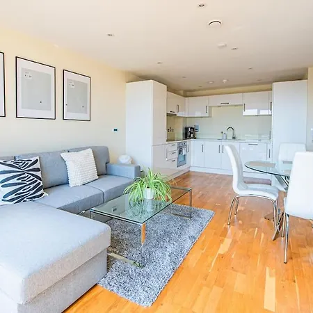Charming Flat With Balcony Near Tower Bridge Apartment London