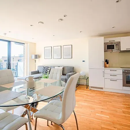 Charming Flat With Balcony Near Tower Bridge * London