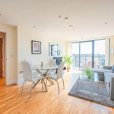 Charming Flat With Balcony Near Tower Bridge Apartment