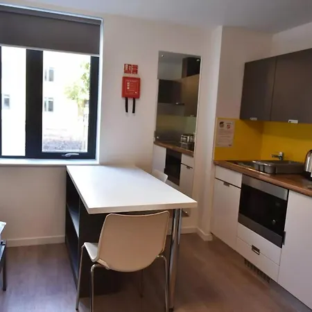 Pittville Student Village In شقة كيلتنهام