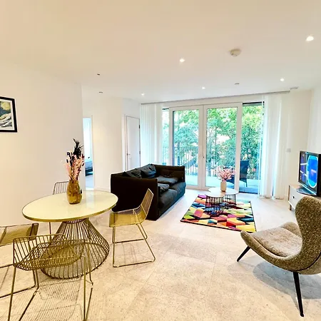 Whitechapel Superior Apartment London