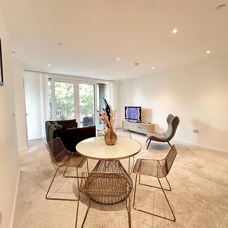 Whitechapel Superior Apartment