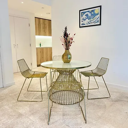 Whitechapel Superior Apartment