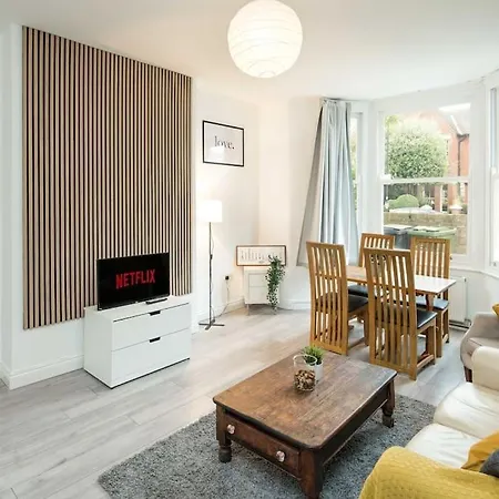 Apartment Family-friendly Garden Retreat *