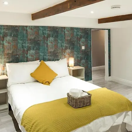 Family-friendly Garden Retreat Apartment London