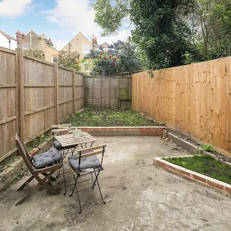 Apartment Family-friendly Garden Retreat