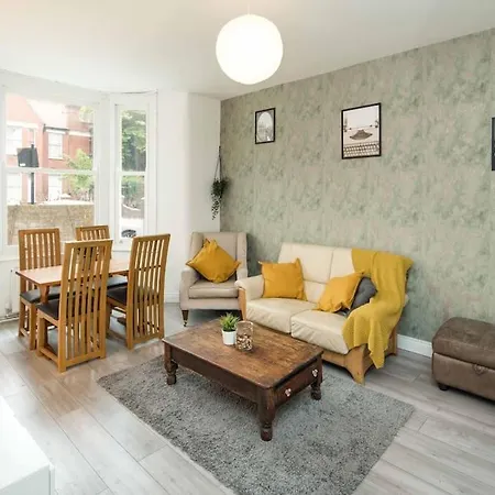 Family-friendly Garden Retreat * London