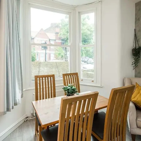 Family-friendly Garden Retreat Apartment
