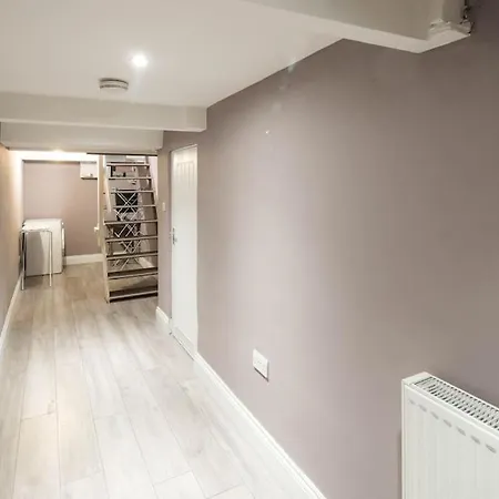 Family-friendly Garden Retreat Apartment London