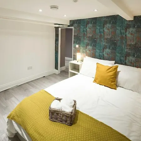 Family-friendly Garden Retreat * London