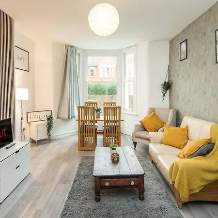 Family-friendly Garden Retreat * London