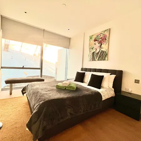 O2 Arena, 2bedroom Apartment, North Greenwich , 01 London
