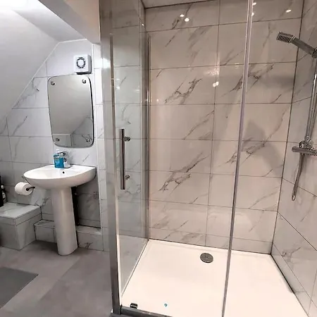 Holiday home Spacious 5 Bedroom House London