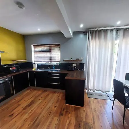 Spacious 5 Bedroom House London Holiday home