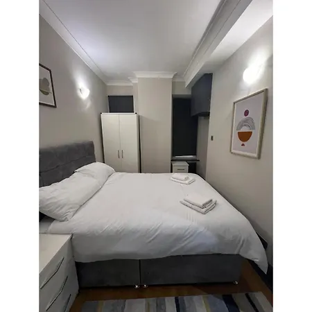 Fabulous 3 Bed Flat Near Edgware Road Station Apartment London