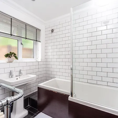 The Ealing Greenford (Greater London)