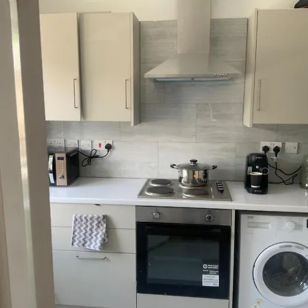 Apartment 2 Bedroom *