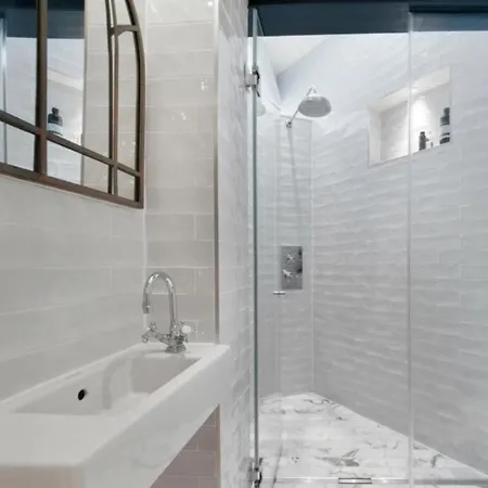 Centrally Located Stunning 3bed 2bath Se1 London