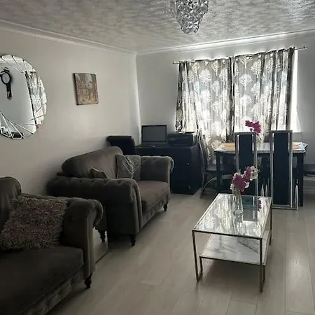 Apartment Spacious Two Bedrooms Dagenham