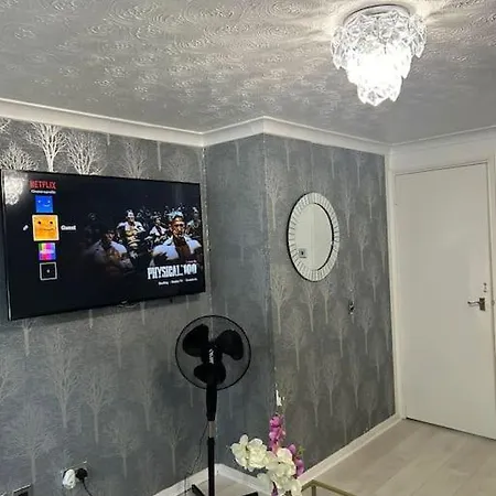 Spacious Two Bedrooms *