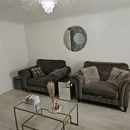 Spacious Two Bedrooms Apartment Dagenham