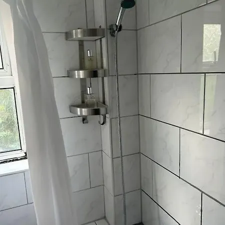 Apartment Spacious Two Bedrooms Dagenham