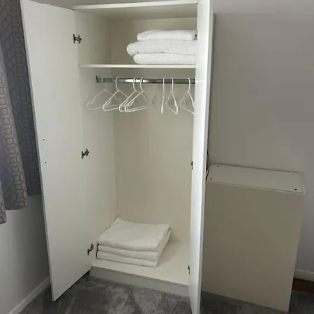 Spacious Two Bedrooms Apartment *