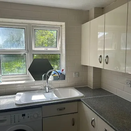 Spacious Two Bedrooms Apartment Dagenham
