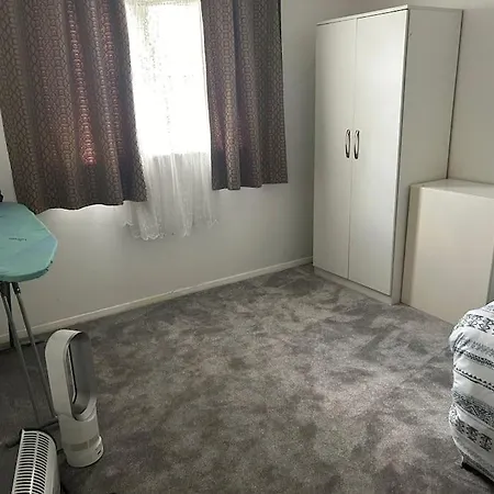 Spacious Two Bedrooms *
