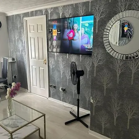 Spacious Two Bedrooms Dagenham