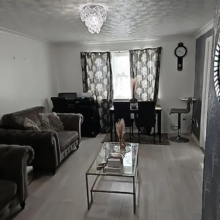 Spacious Two Bedrooms *