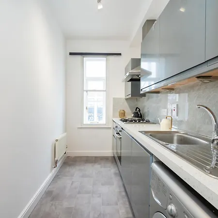 Beautiful Flat Near The Center 11 Min By Tube * London