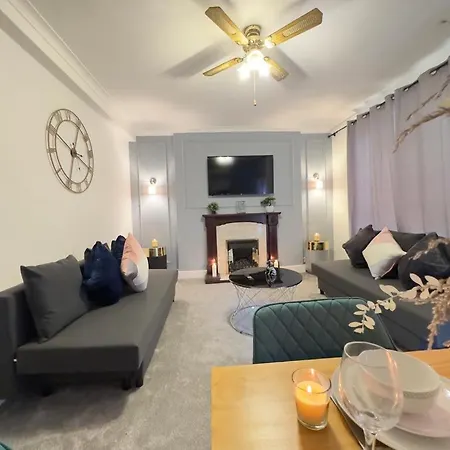 Central Three Bedroom Apartment London