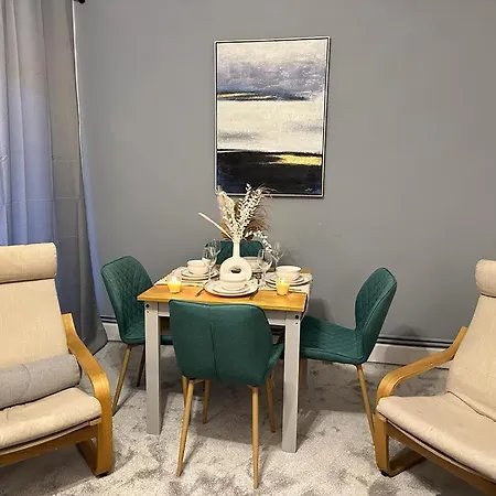 Central Three Bedroom Apartment