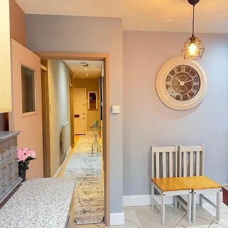 Apartment Central Three Bedroom *