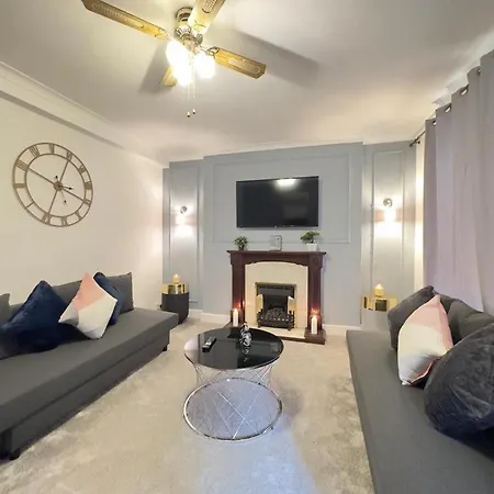Apartment Central Three Bedroom *