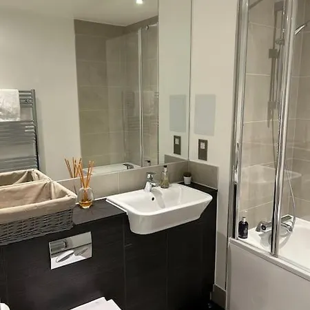 Luxury 2 Bed 2 Bath Cntrl Apartment London
