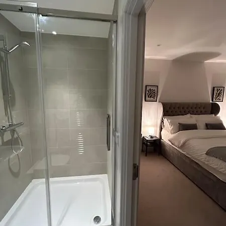 Luxury 2 Bed 2 Bath Cntrl London