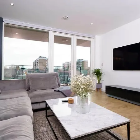 Luxury 2 Bed 2 Bath Cntrl Apartment