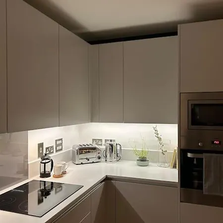 Luxury 2 Bed 2 Bath Cntrl Apartment *