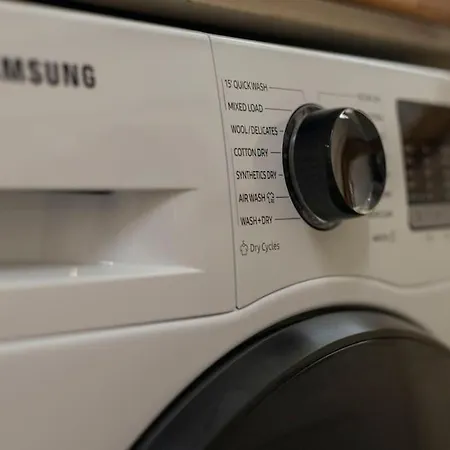 2bed 2bath Earls Court Apartment *
