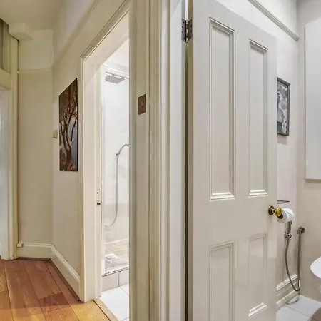 Apartment 2bed 2bath Earls Court *