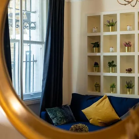 Apartment 2bed 2bath Earls Court *
