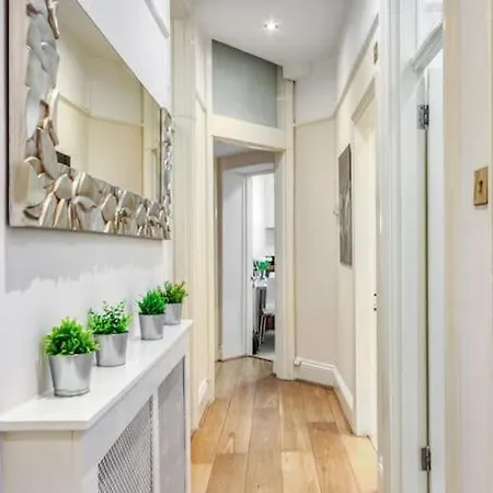 2bed 2bath Earls Court London