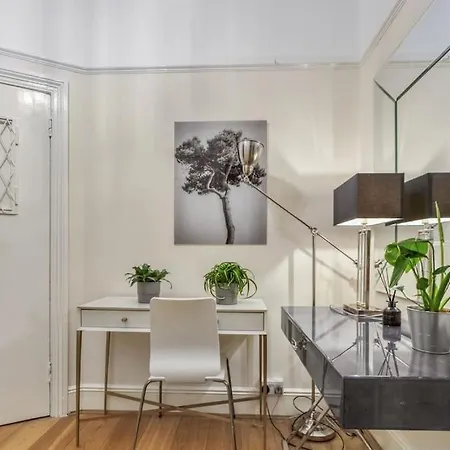 Apartment 2bed 2bath Earls Court *