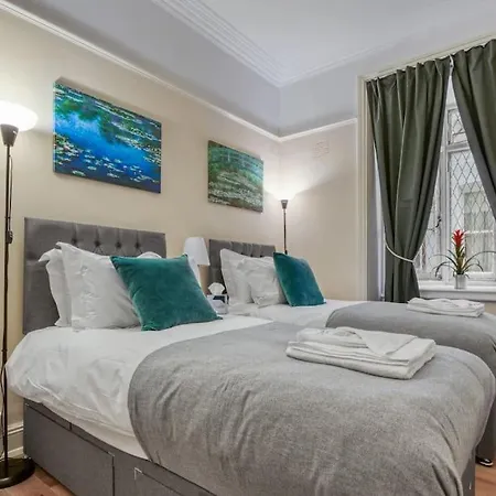 2bed 2bath Earls Court