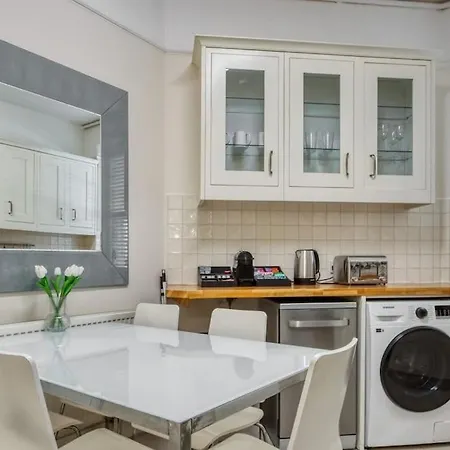 Apartment 2bed 2bath Earls Court *